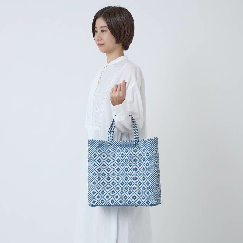 MERCADO BAG - ROMBO - Metallic Blue / White (M) | Letra