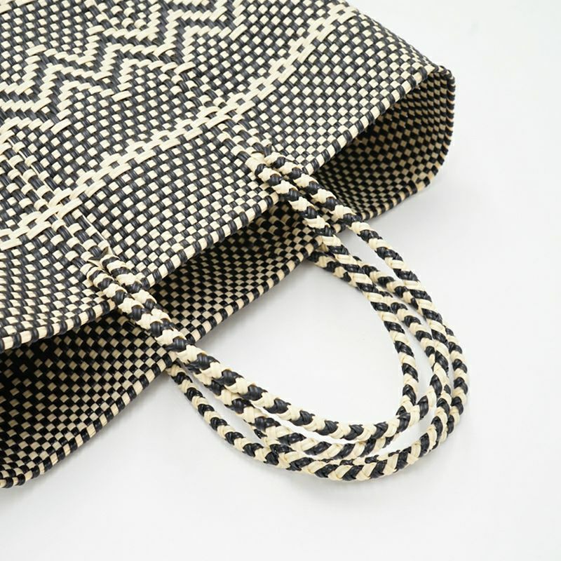 柄は異なる場合がございます。