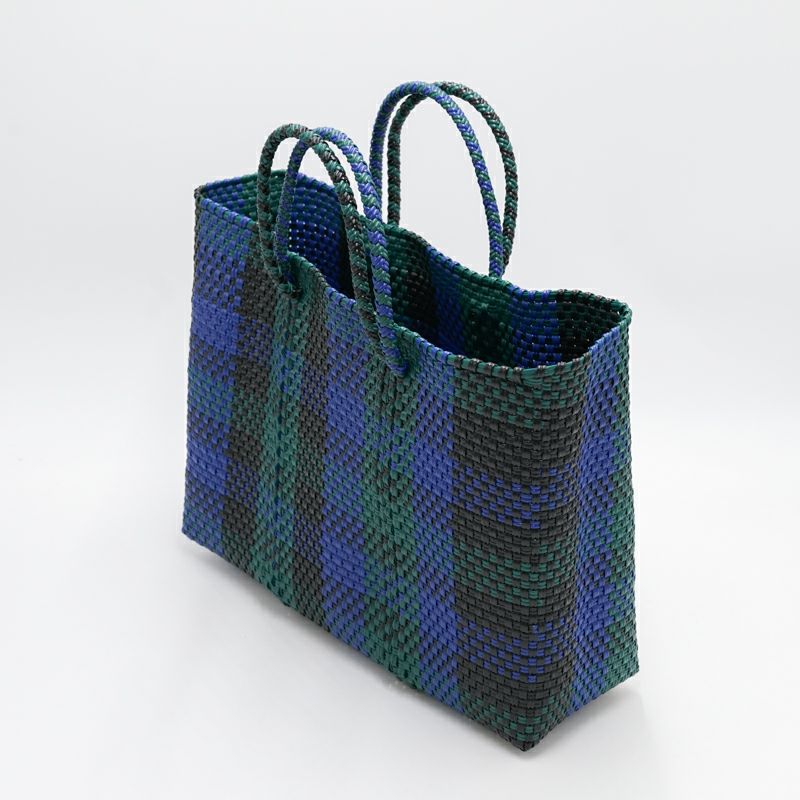 ハンドメイドのため柄に個体差がございます