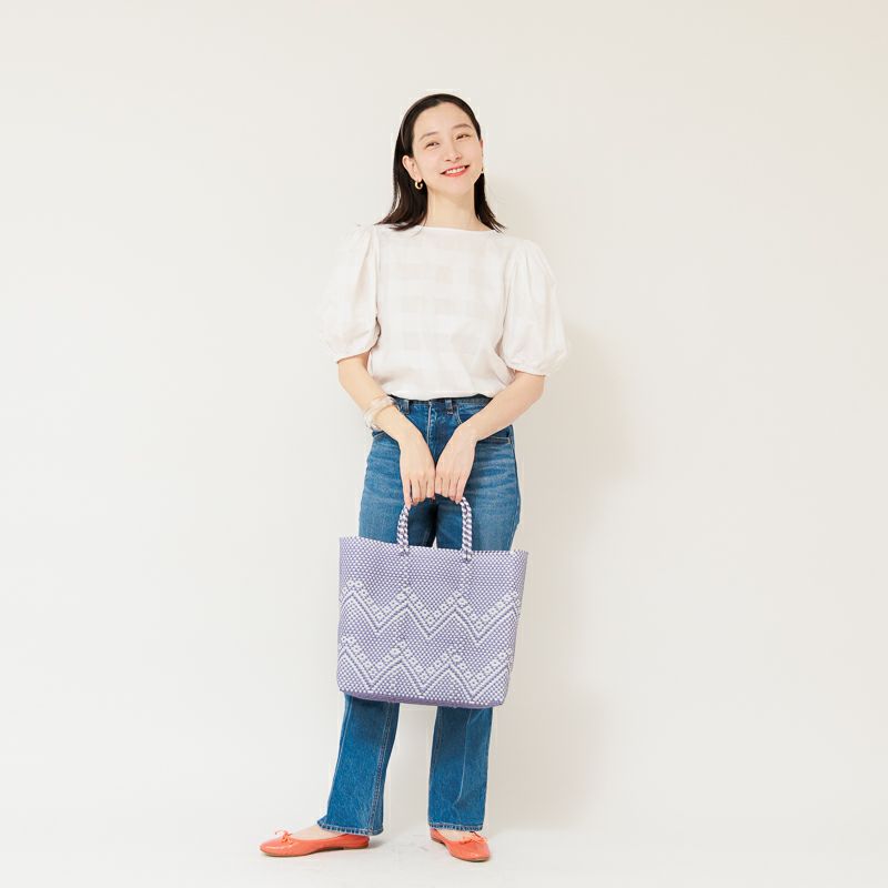 色合いに若干の個体差がございます。