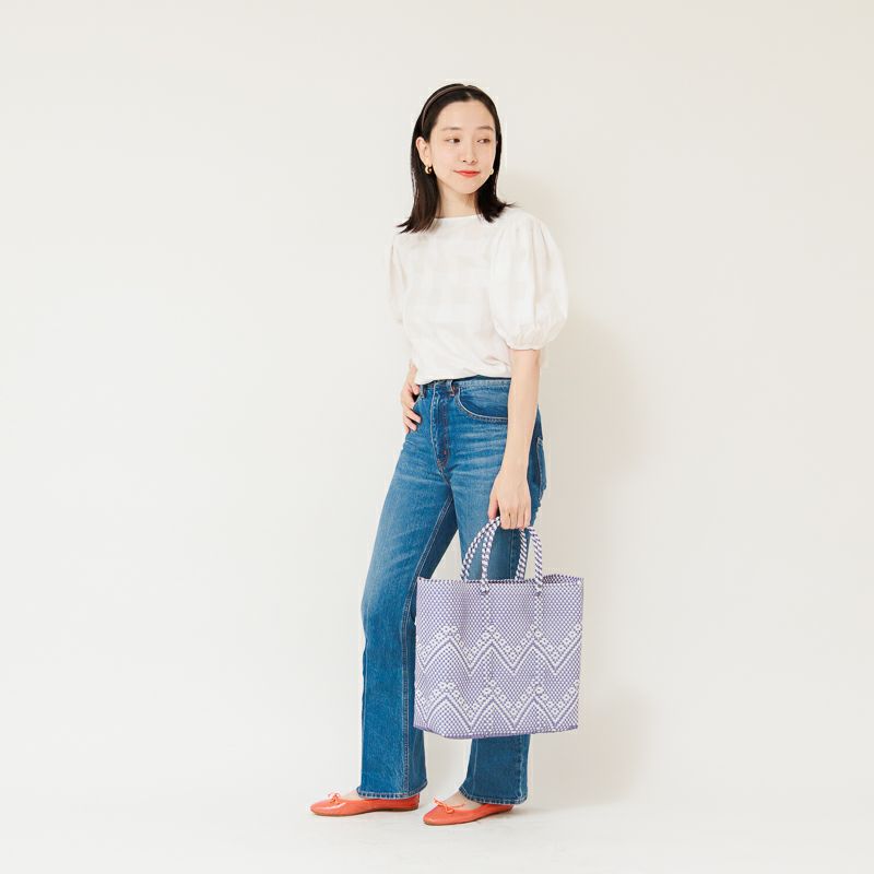 色合いに若干の個体差がございます。