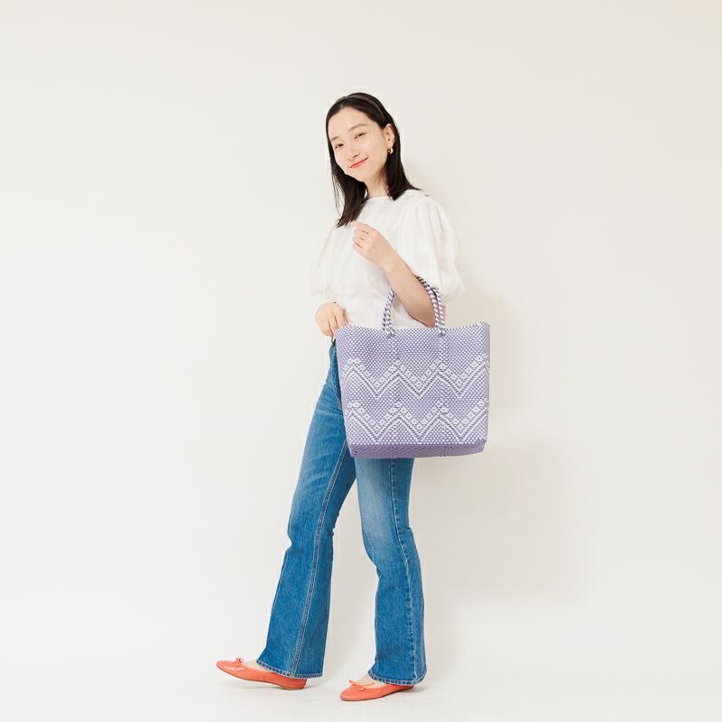 色合いに若干の個体差がございます。