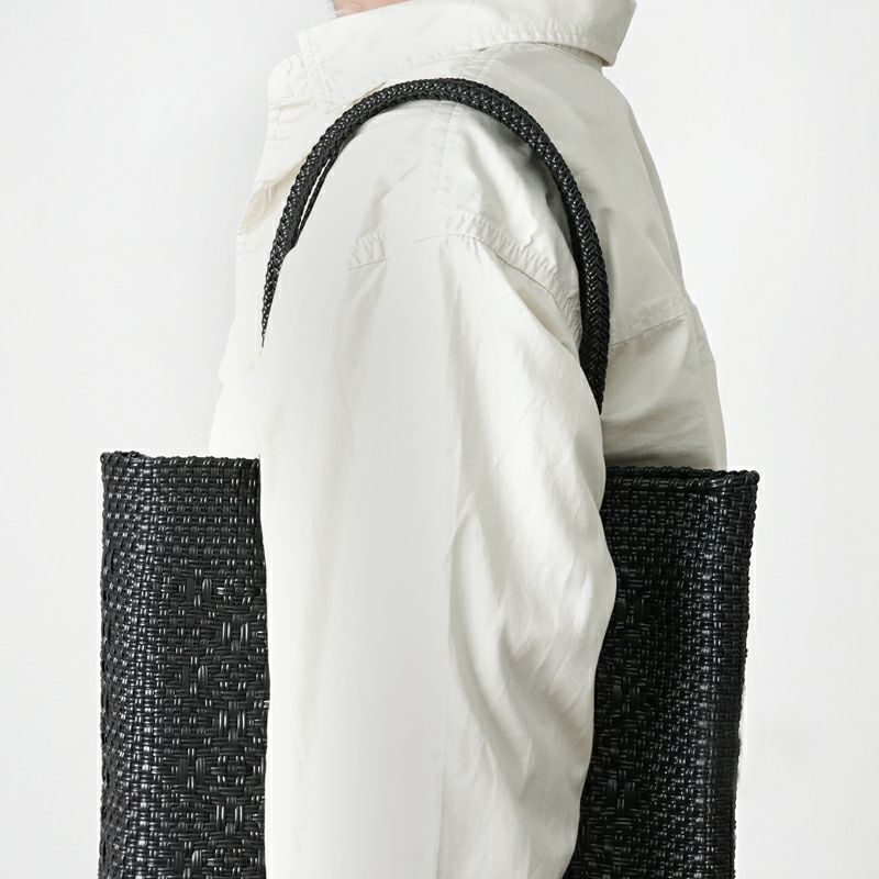 着用例：男性スタッフ着用