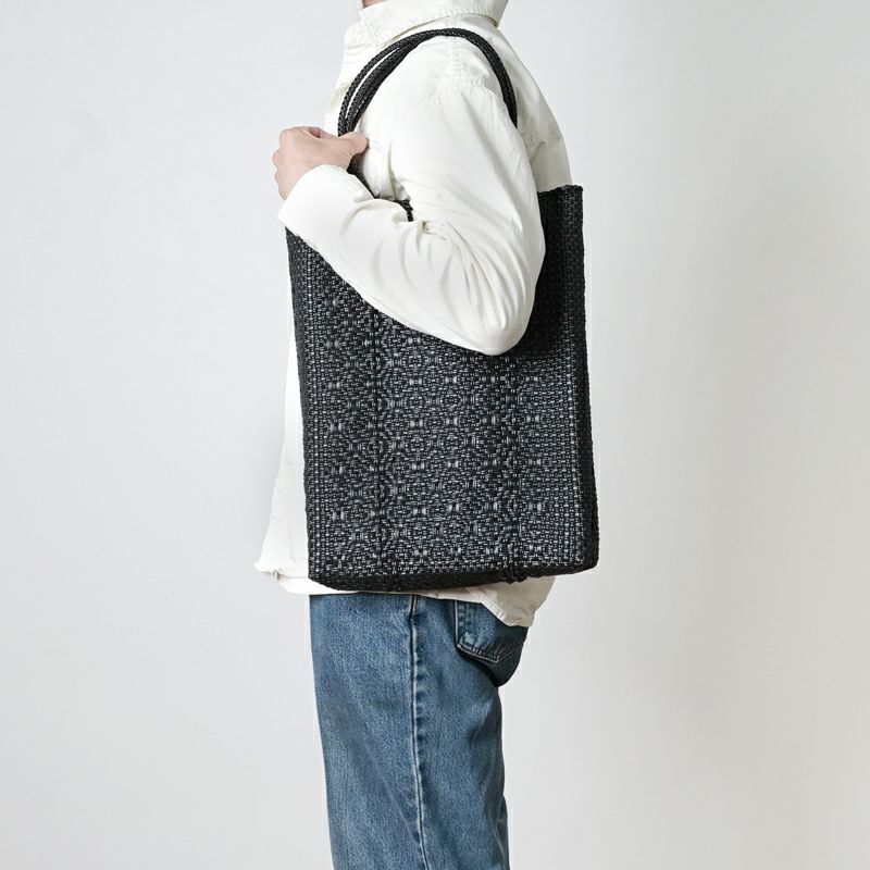 着用例：男性スタッフ着用