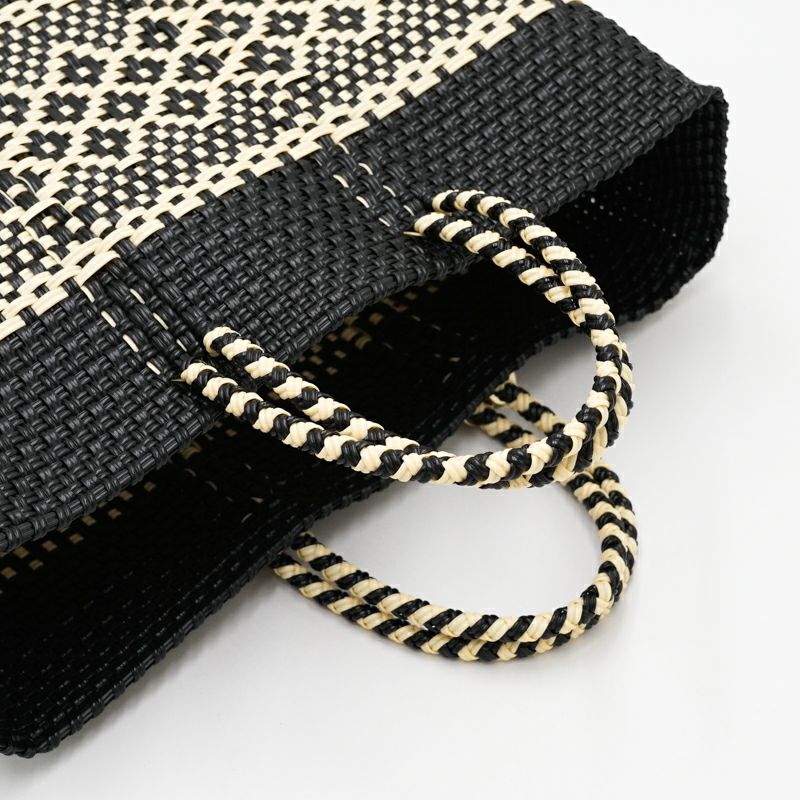 ハンドメイドのためハンドルに個体差がございます