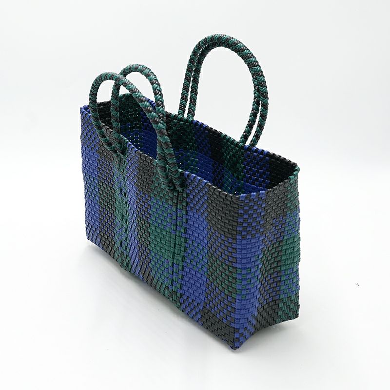 チェックの配色のバランスは個体差がございます