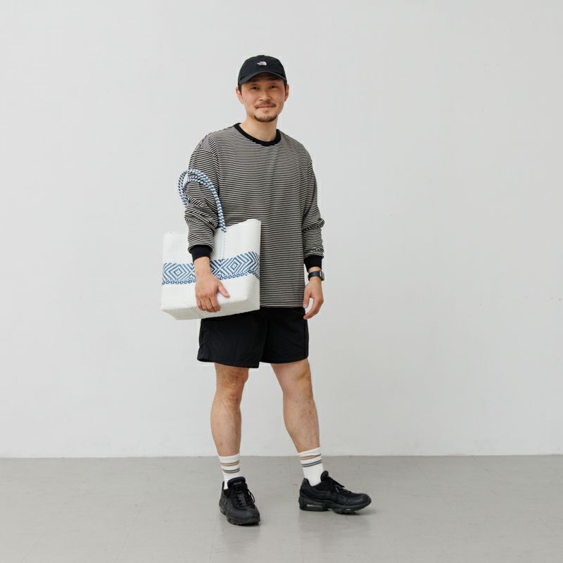 全てのメルカドバッグにLetraチャームを付けてお届けします。