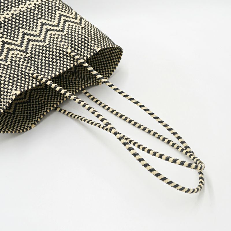 ハンドルの長さに個体差がございます。