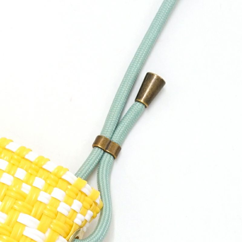 アジャスターで調整が可能です。