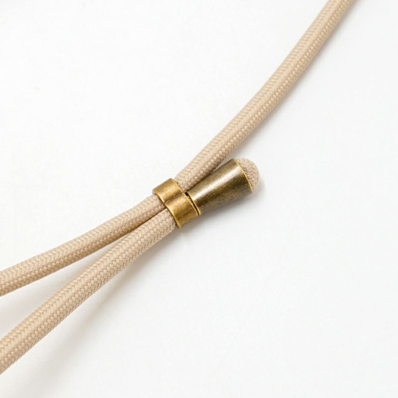 アジャスターで調整が可能です。