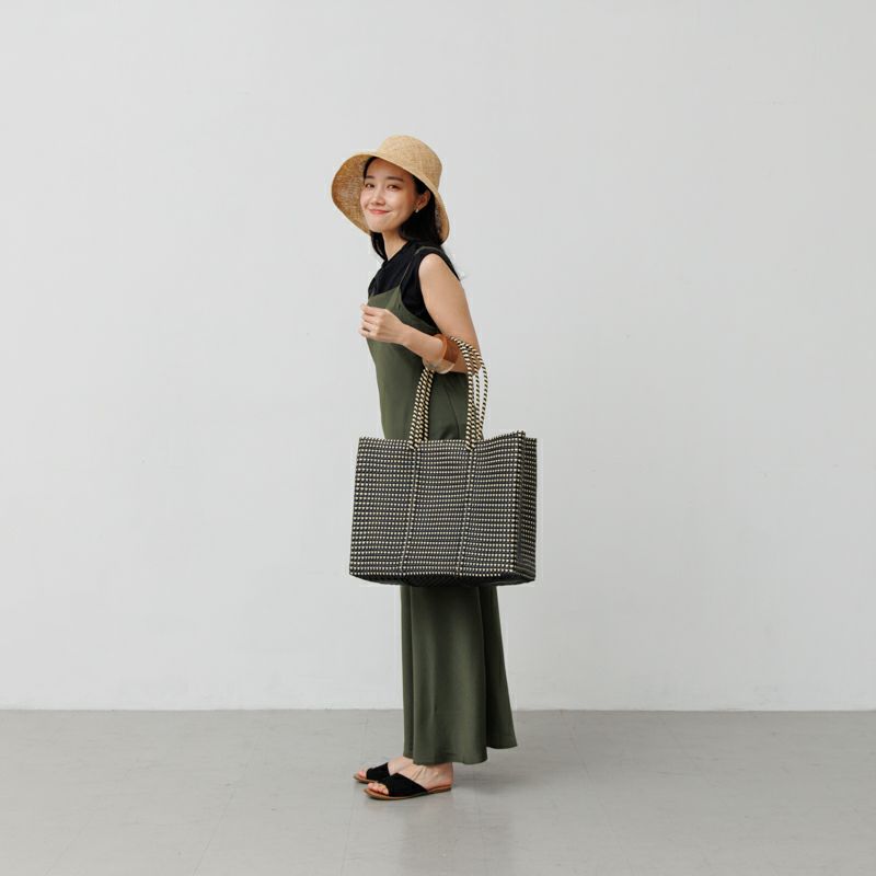 着用例：男性スタッフ着用