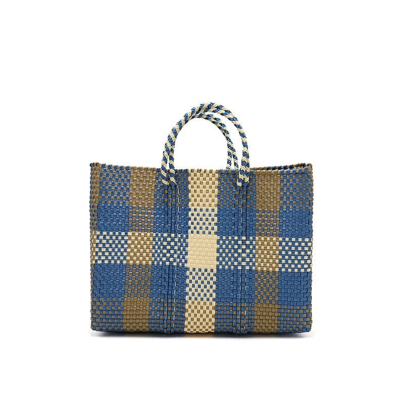 今回入荷分はGoldのコードになります