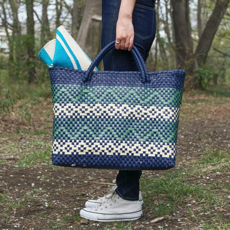 ラグやブランケットも入る容量です