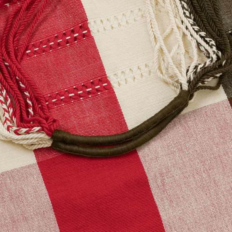 ハンドルは糸を巻き付け作られています