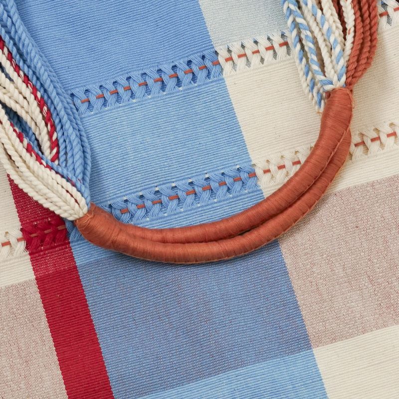 ハンドルは糸を巻き付け作られています