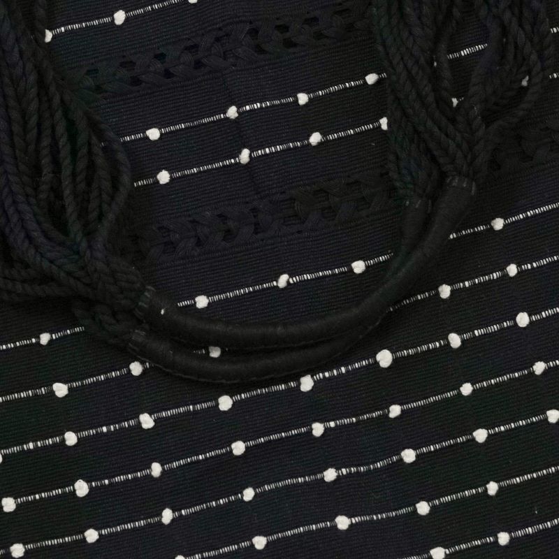 ハンドルは糸を巻き付け作られています