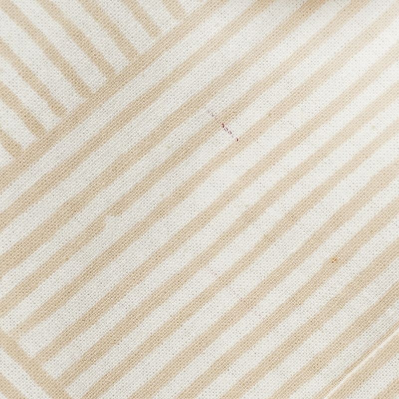 生地に糸の混入やネップが見られる場合がございますが、不良ではございません。