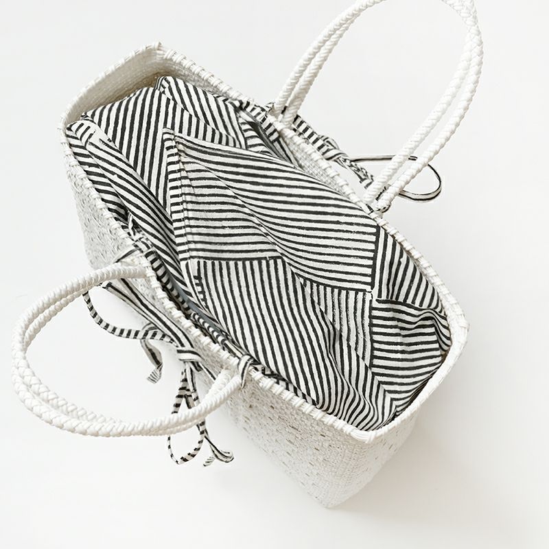 バッグのハンドルに取り付けられるインバッグです