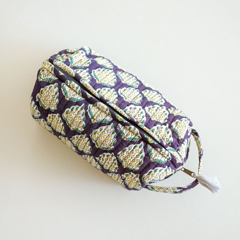 持ち手付きなので、そのままハンドバッグとしてもお使いいただけます。