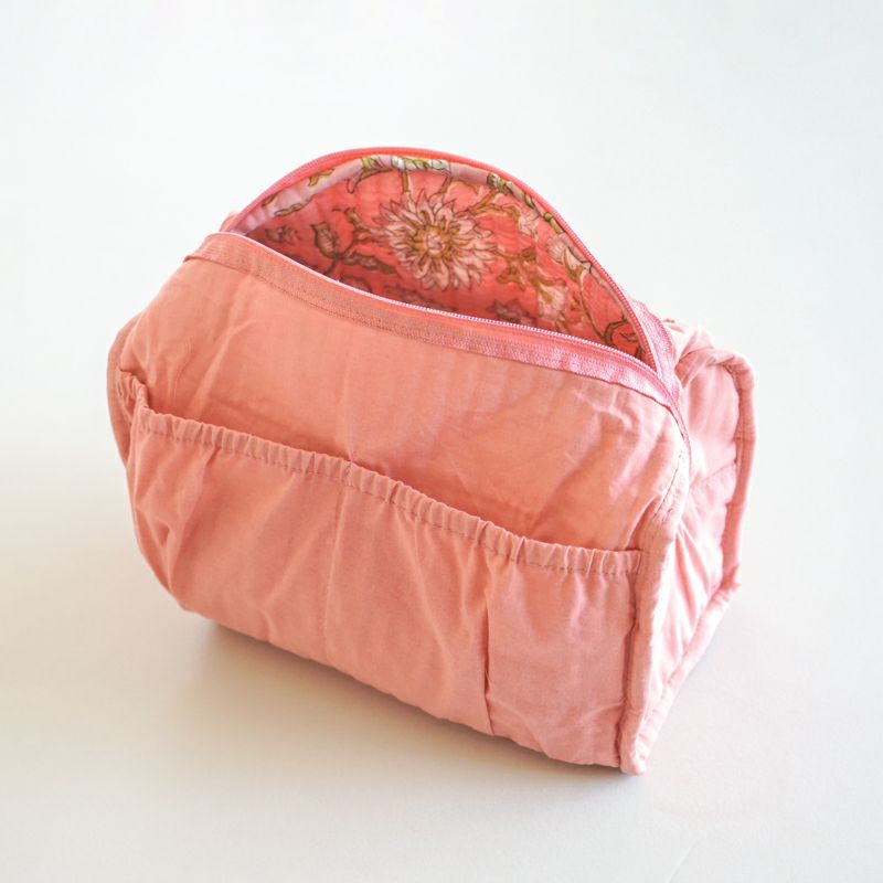 内ポケットが４つ付いています※画像は別のカラーです