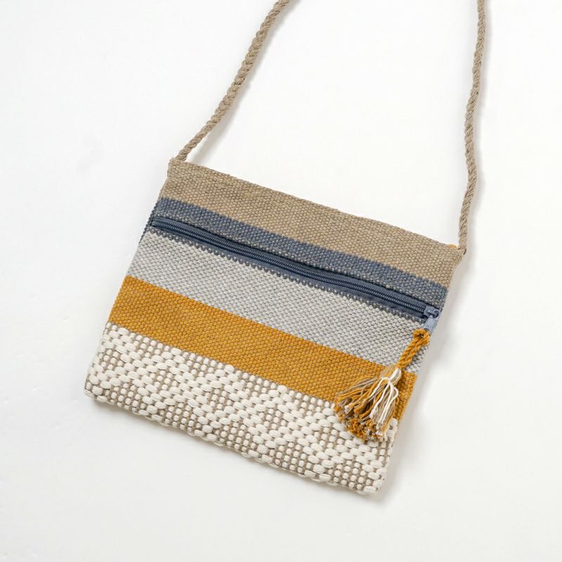 1：チャックは２箇所ございます