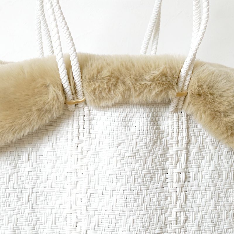 内側に結ぶとリボンが隠せます